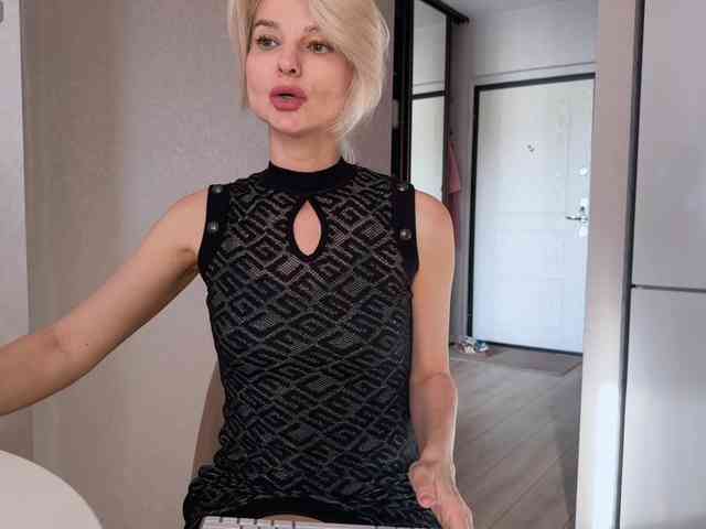 -Molly- webcam