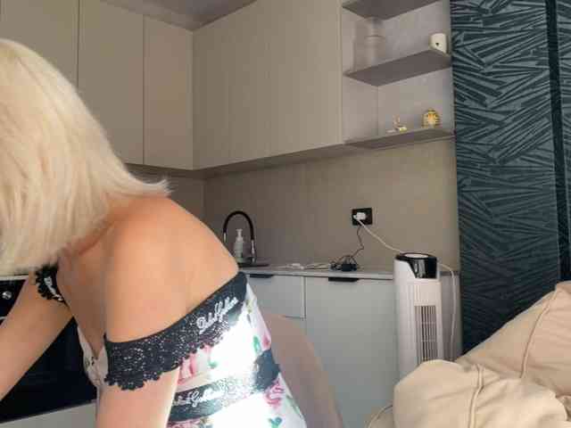 -Molly- webcam