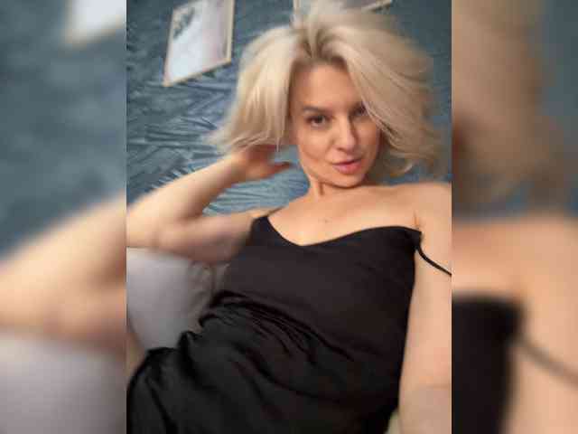 -Molly- webcam