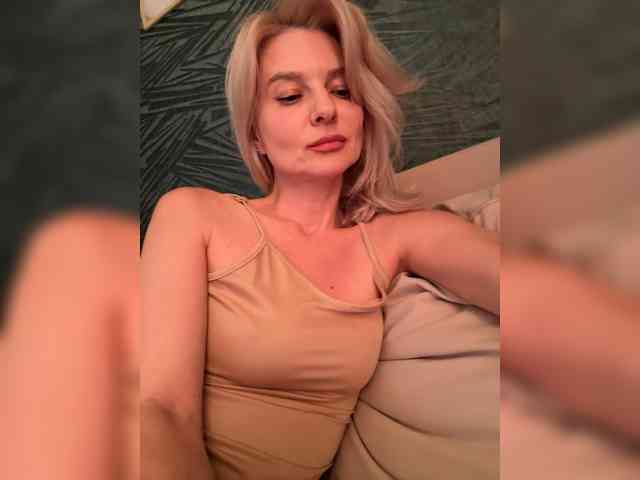 -Molly- webcam
