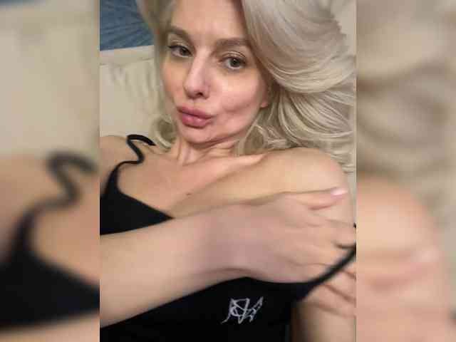 -Molly- webcam