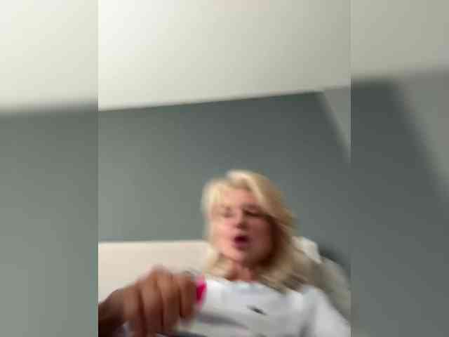 -Molly- webcam