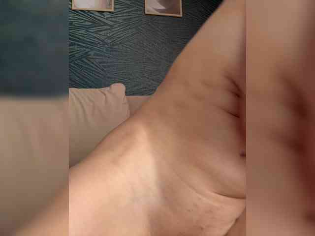 -Molly- webcam