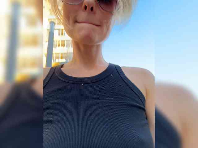 web cam striptease -Molly-