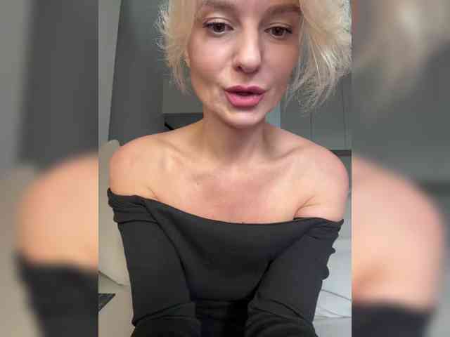 -Molly- webcam
