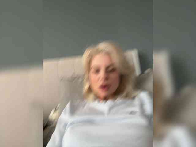 -Molly- webcam