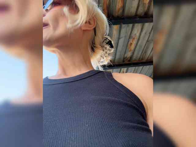 web cam striptease -Molly-