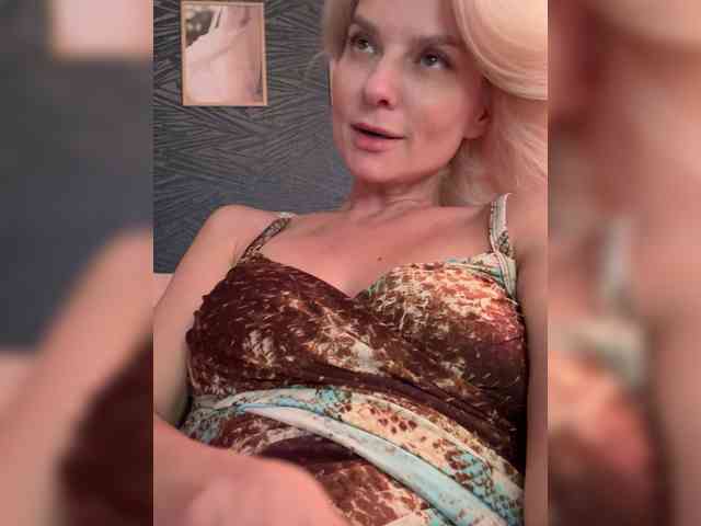 -Molly- webcam
