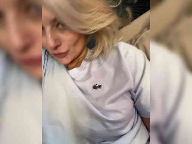-Molly- webcam