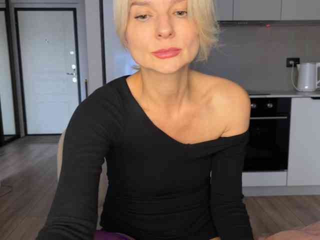 -Molly- webcam