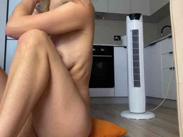 -Molly- webcam