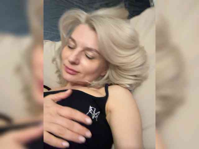 -Molly- webcam