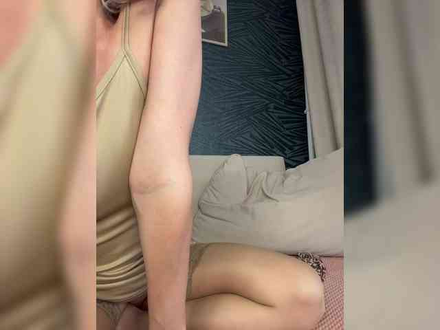 -Molly- webcam