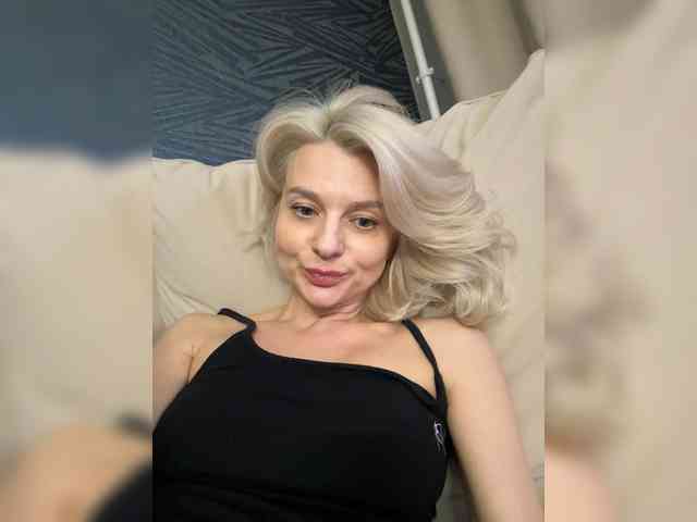-Molly- webcam