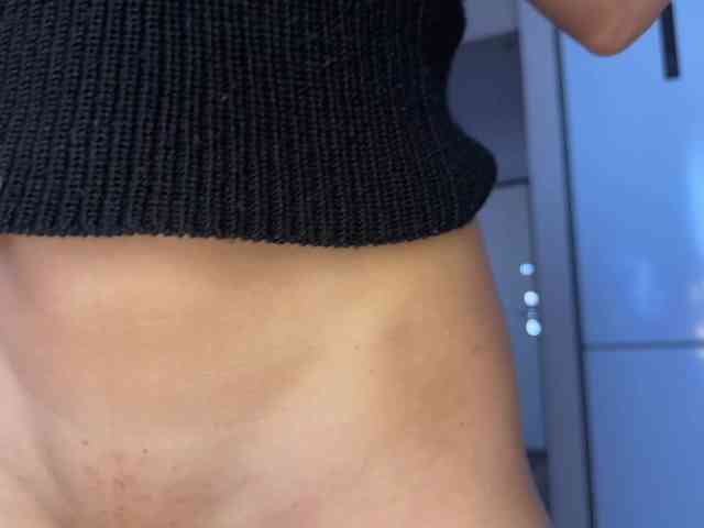 Модель: -Molly-