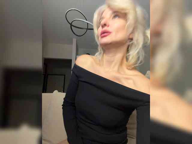 -Molly- webcam
