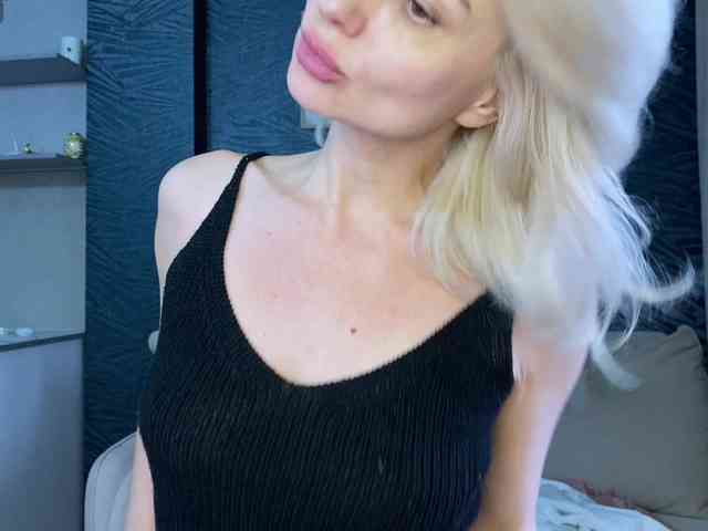 -Molly- webcam
