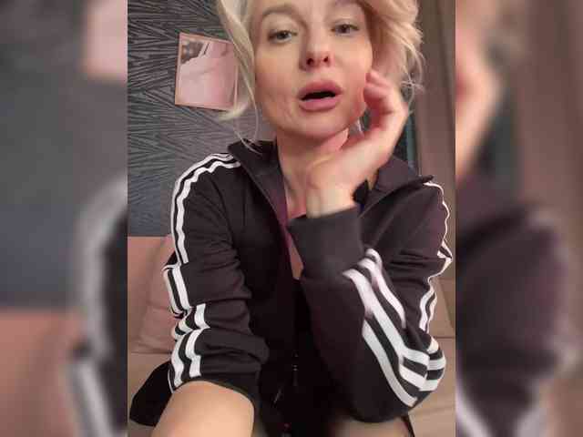 Модель: -Molly-