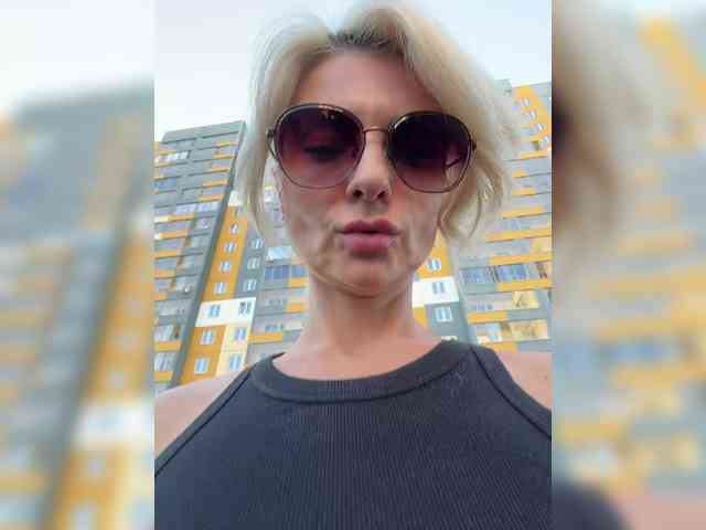 web cam striptease -Molly-