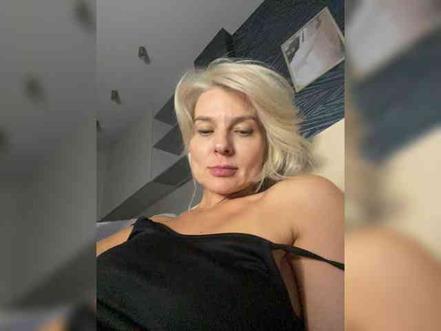 -Molly- webcam