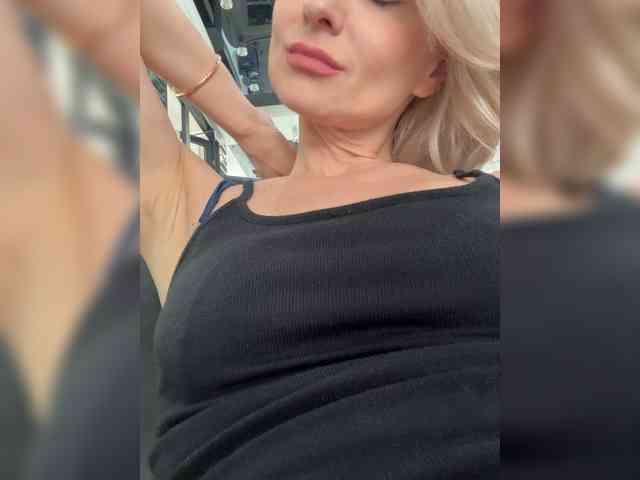 -Molly- webcam