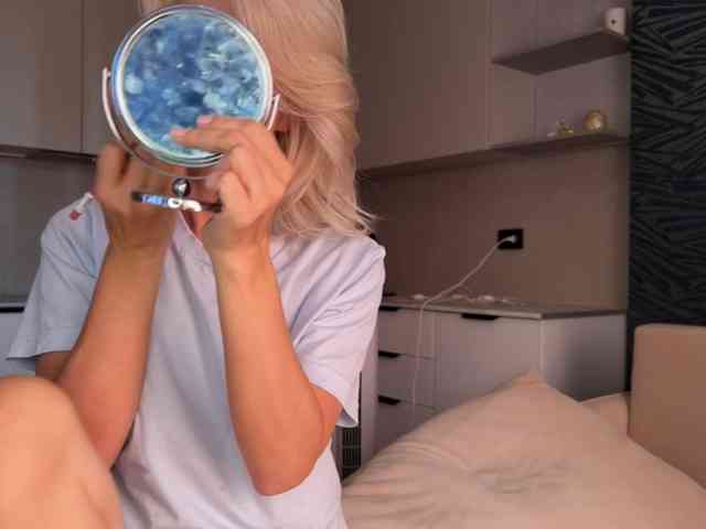 -Molly- webcam
