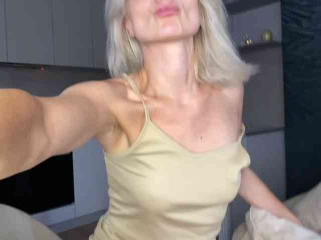 -Molly- webcam