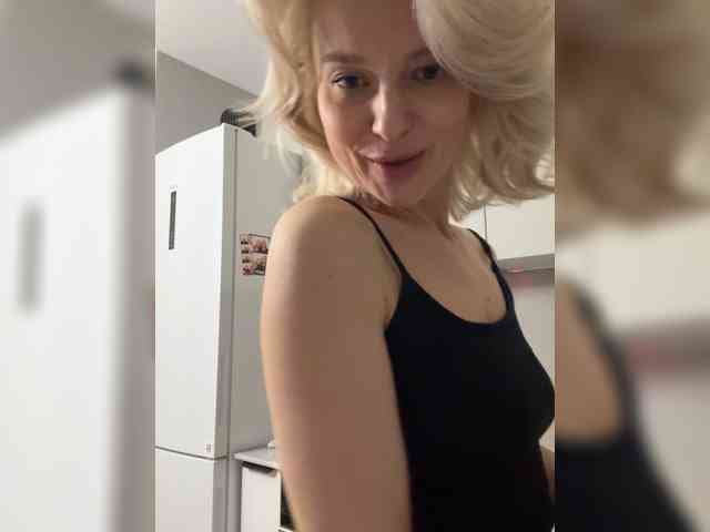 -Molly- webcam