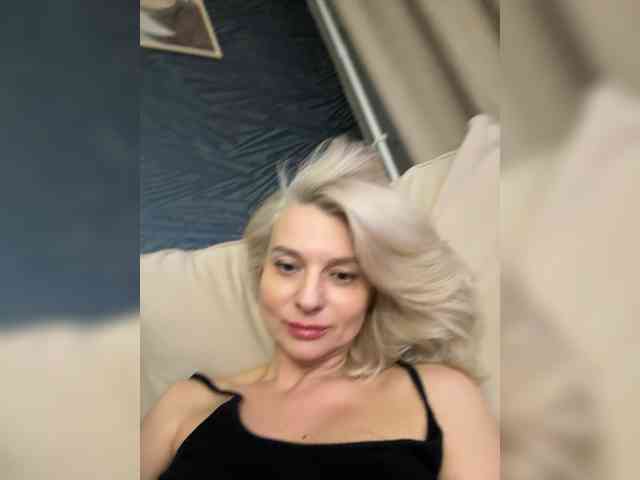 -Molly- webcam