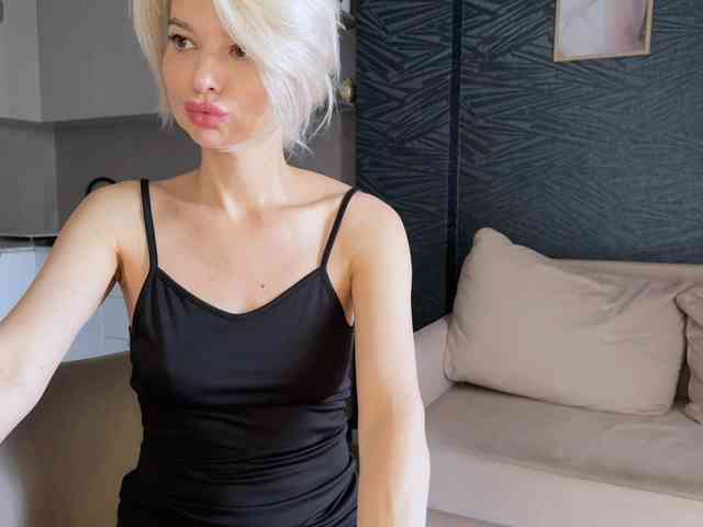 -Molly- webcam