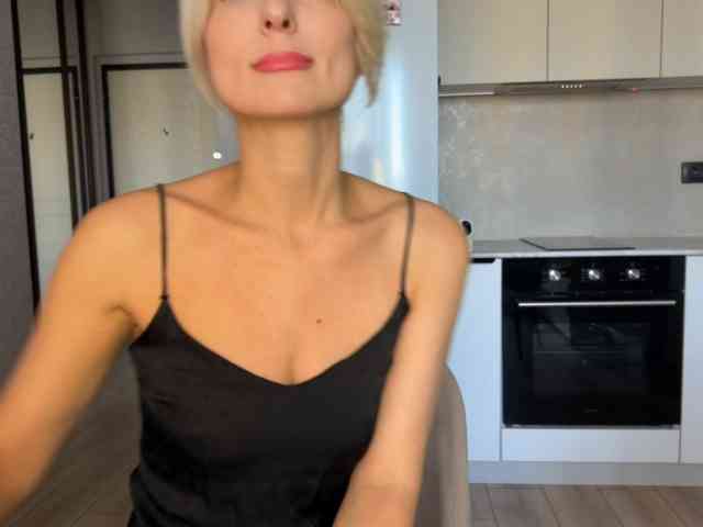 -Molly- webcam