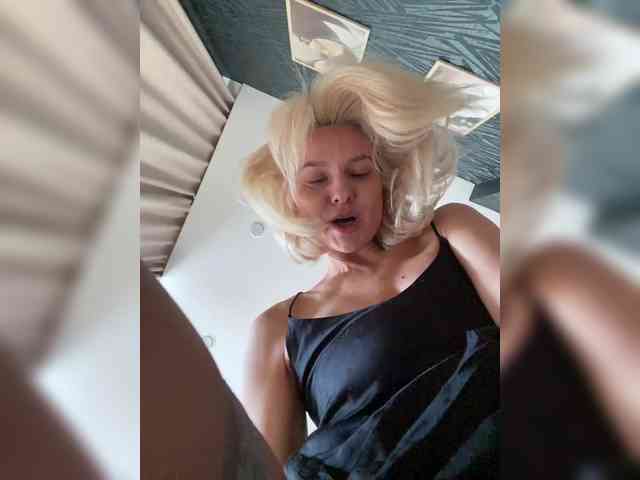 -Molly- webcam