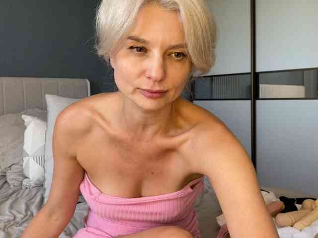-Molly- webcam