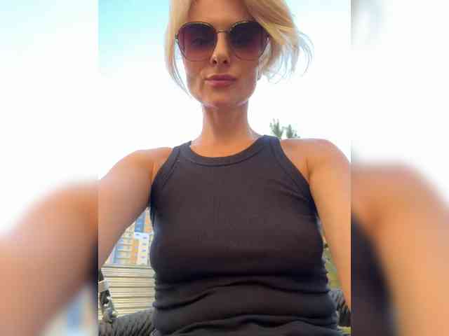 web cam striptease -Molly-
