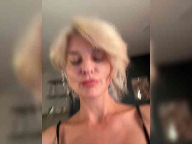 -Molly- webcam