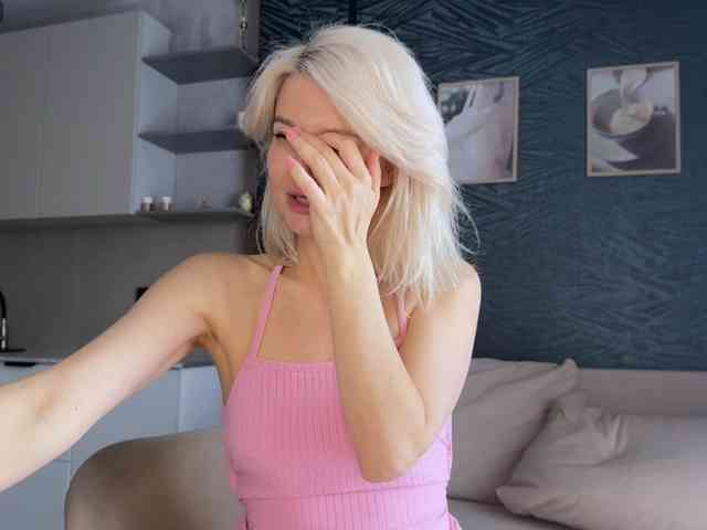 -Molly- webcam