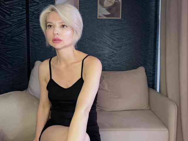 -Molly- webcam