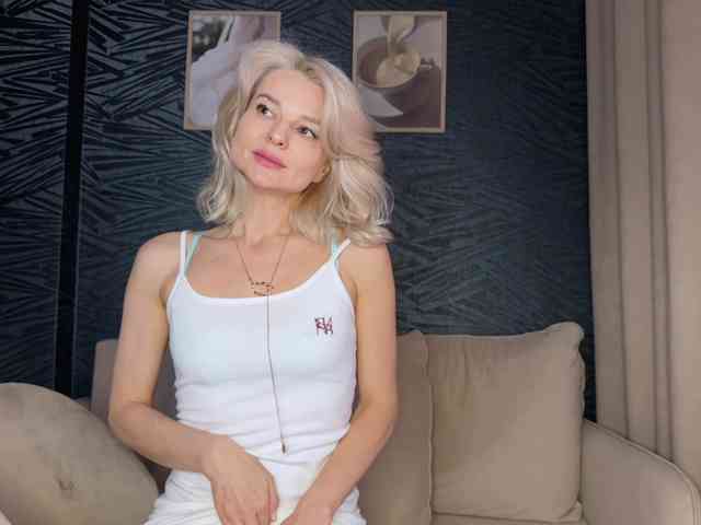 -Molly- webcam