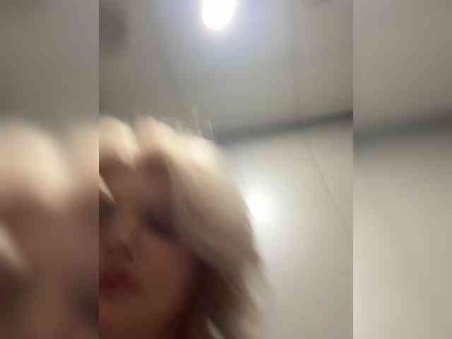 -Molly- webcam