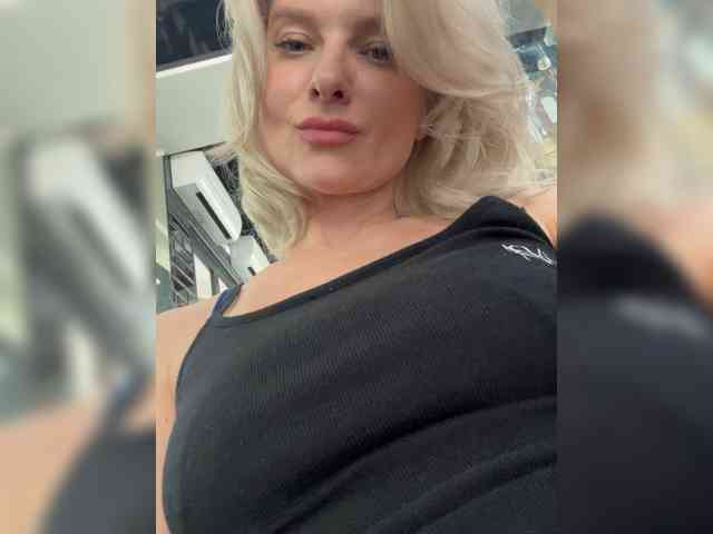 -Molly- webcam