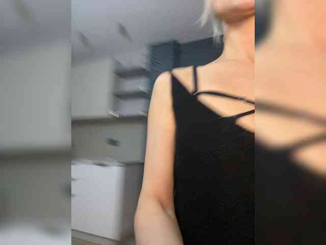 -Molly- webcam