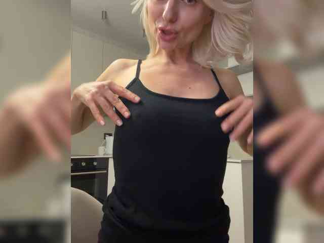 -Molly- webcam