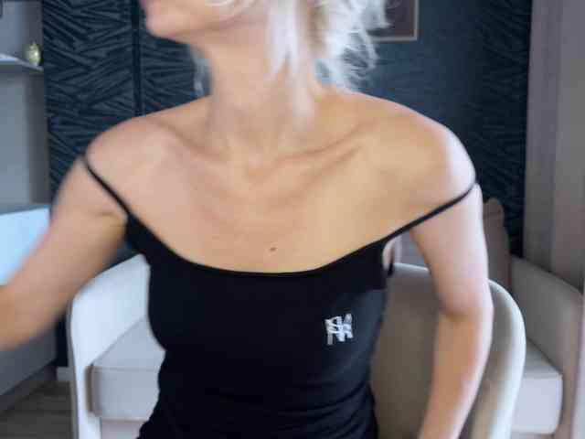 -Molly- webcam