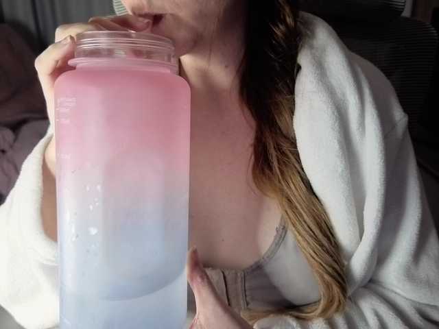 CreamyWoman live webcam show