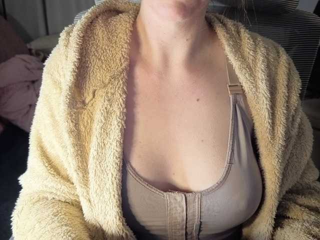 CreamyWoman live cam on BongaCams