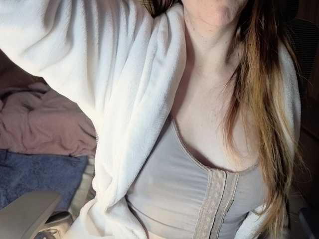 CreamyWoman live cam on BongaCams