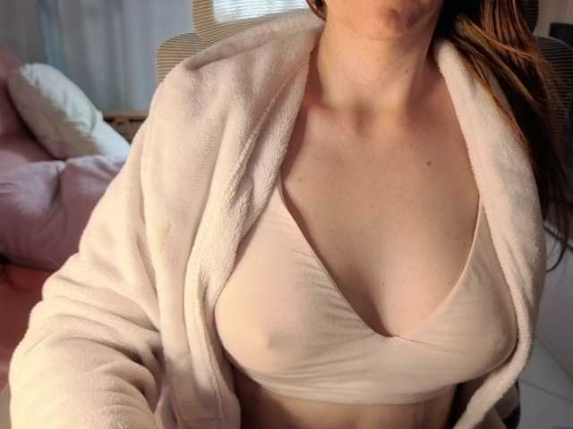 CreamyWoman live cam on BongaCams