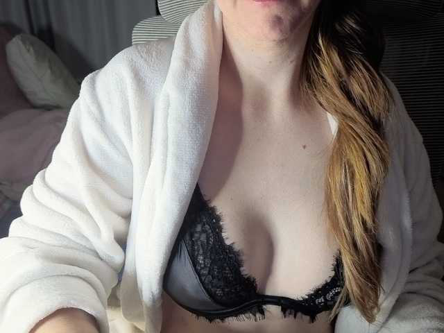 CreamyWoman live cam on BongaCams