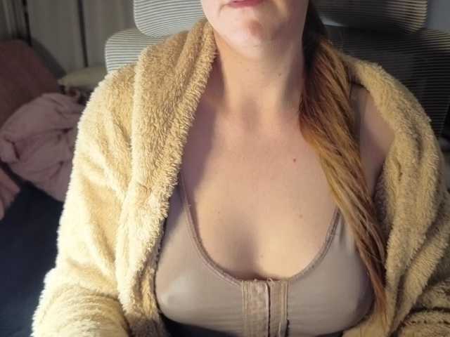 CreamyWoman live cam on BongaCams