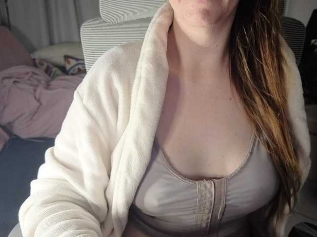 CreamyWoman live cam on BongaCams